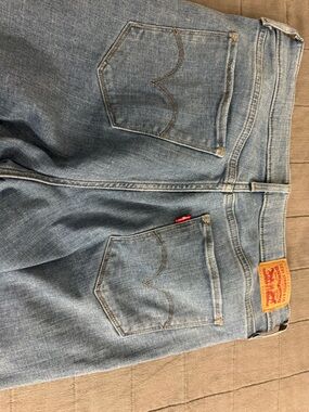 Levi jeans size 29